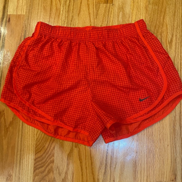 💜 3 for $18 or 5 for $25 Nike red and black dri-fit shorts - Picture 1 of 4